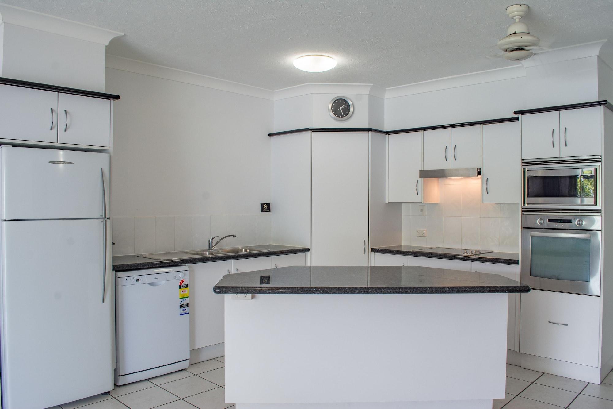 Beachfront Apartments On Тринити Бич Экстерьер фото