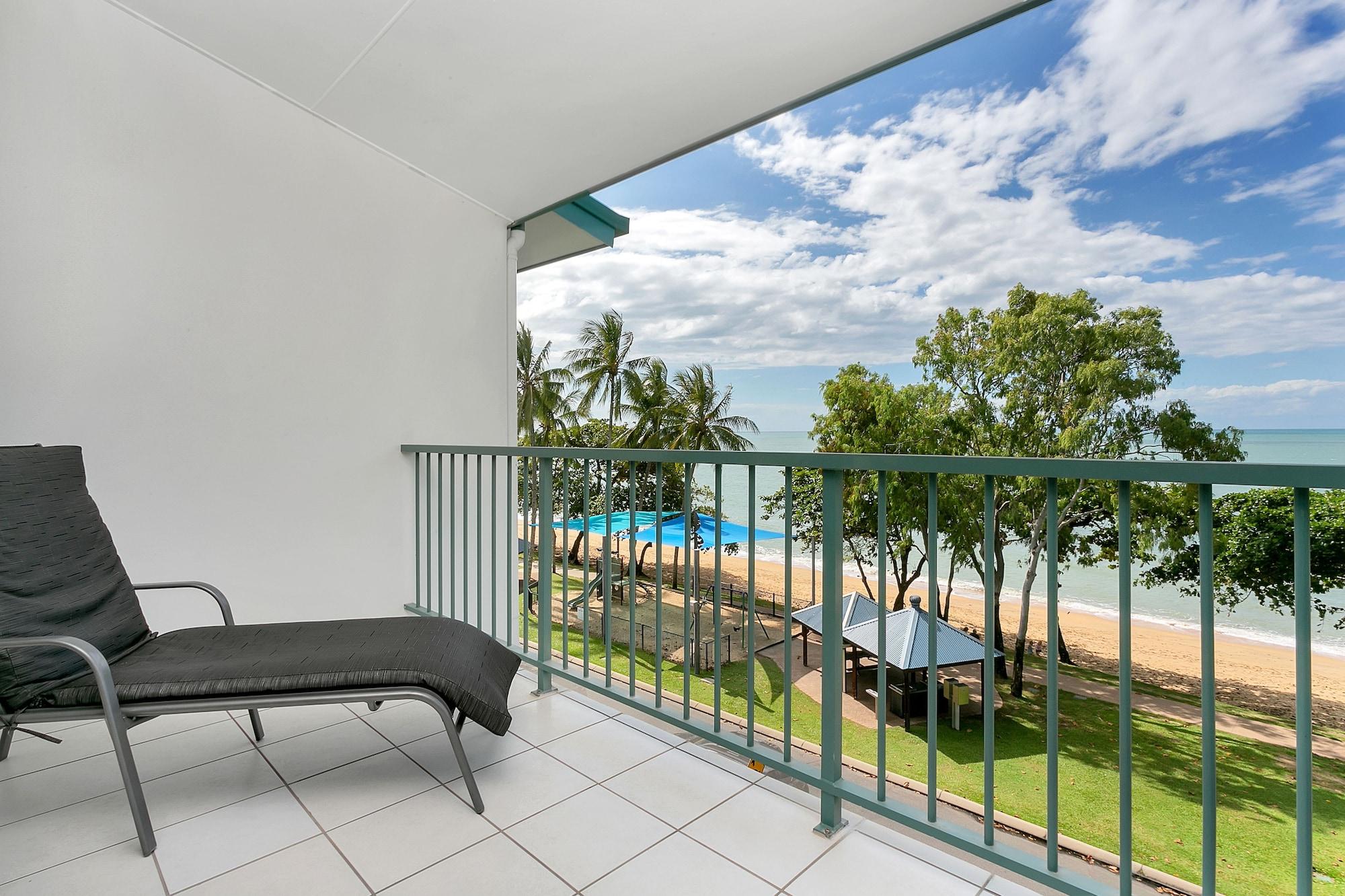 Beachfront Apartments On Тринити Бич Экстерьер фото