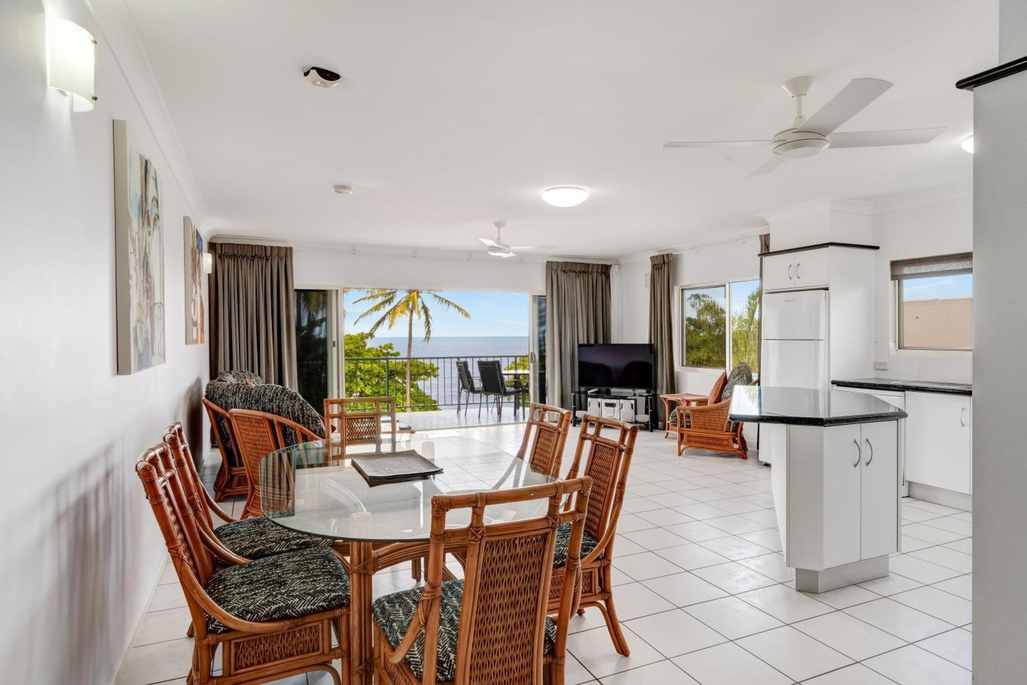 Beachfront Apartments On Тринити Бич Экстерьер фото