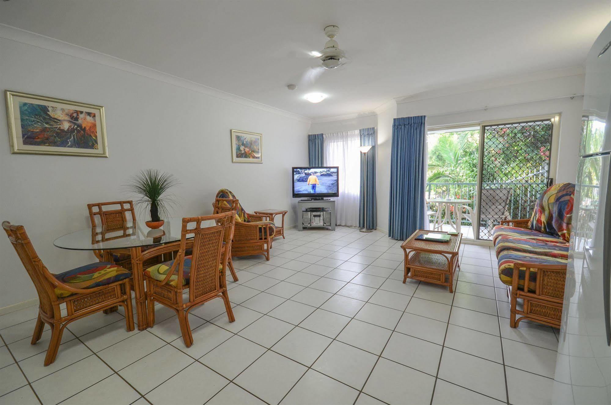 Beachfront Apartments On Тринити Бич Экстерьер фото