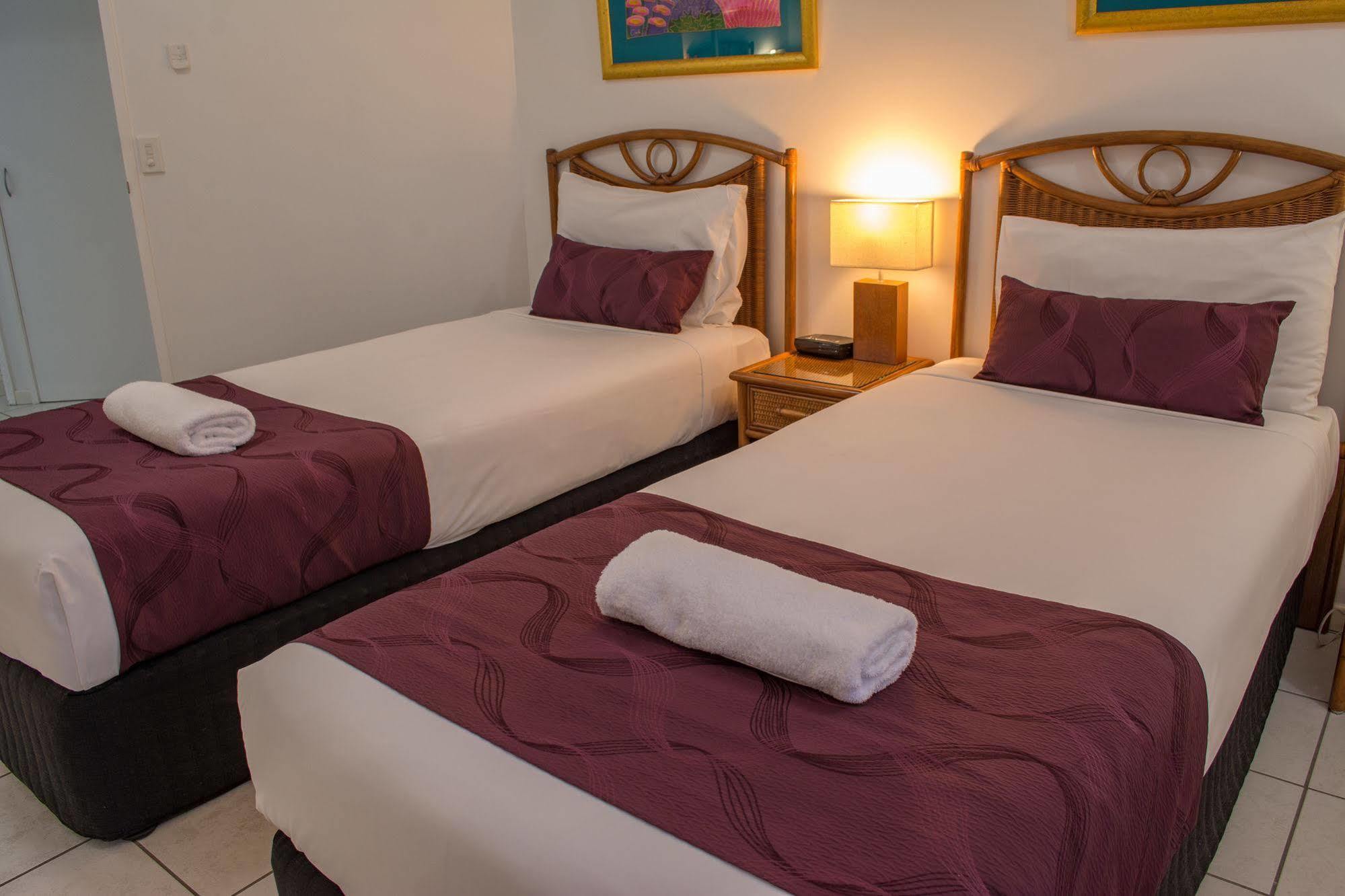 Beachfront Apartments On Тринити Бич Экстерьер фото