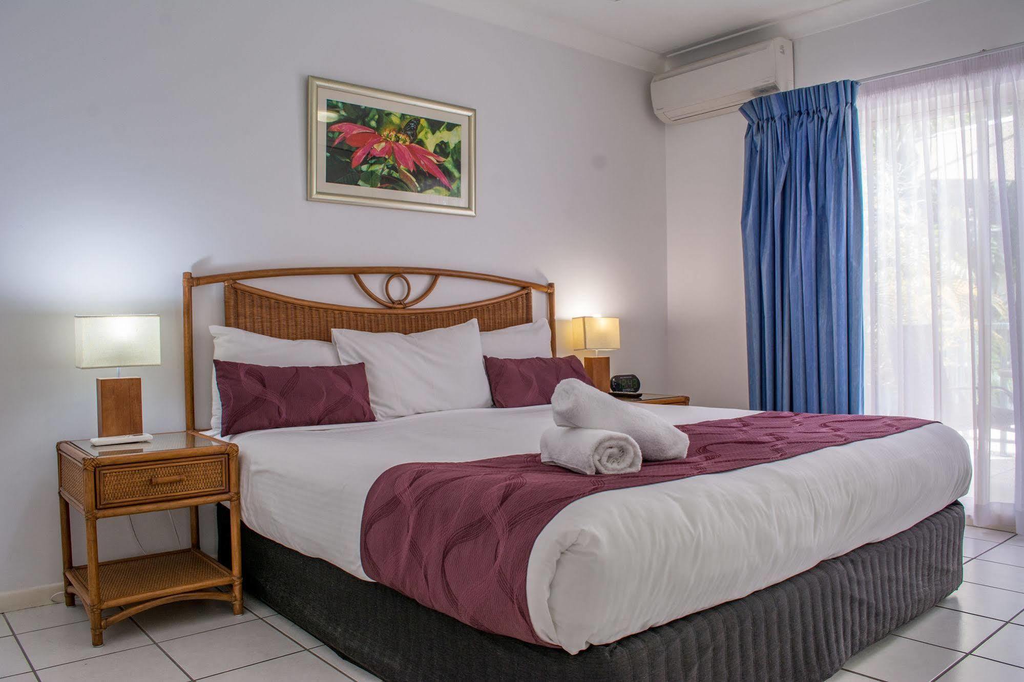 Beachfront Apartments On Тринити Бич Экстерьер фото